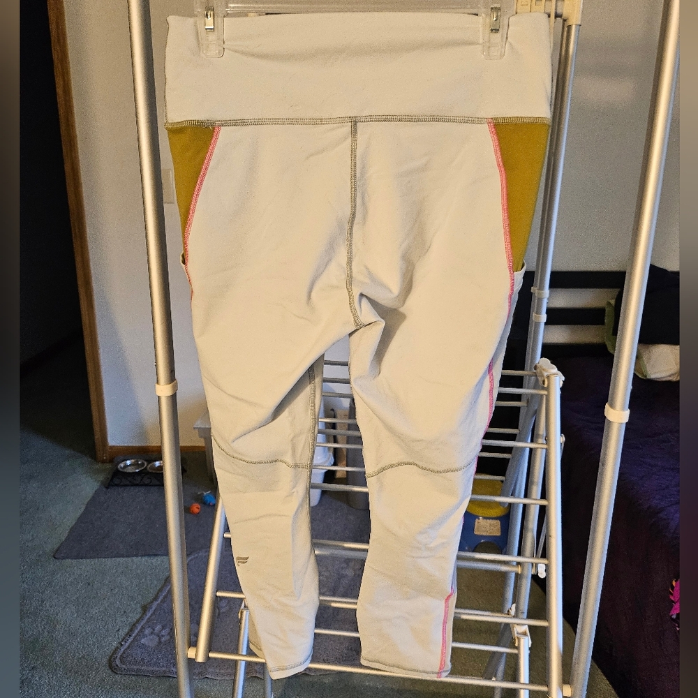 Power Hold Outfit - Picture 4 of 6